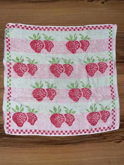 Retro vintage handdoek / keukenhanddoek - Funky aardbeien, Huis en Inrichting, Keuken | Textiel, Zo goed als nieuw, Theedoek of Handdoek