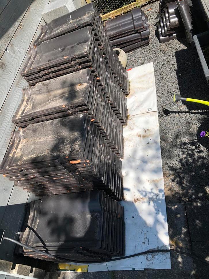 Restpartij geglazuurde dakpannen + div. hulpstukken, Doe-het-zelf en Verbouw, Dakpannen en Dakbedekking, Zo goed als nieuw, Dakpannen