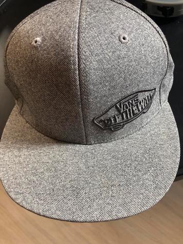 Vans pet grijs zga nieuw beschikbaar voor biedingen