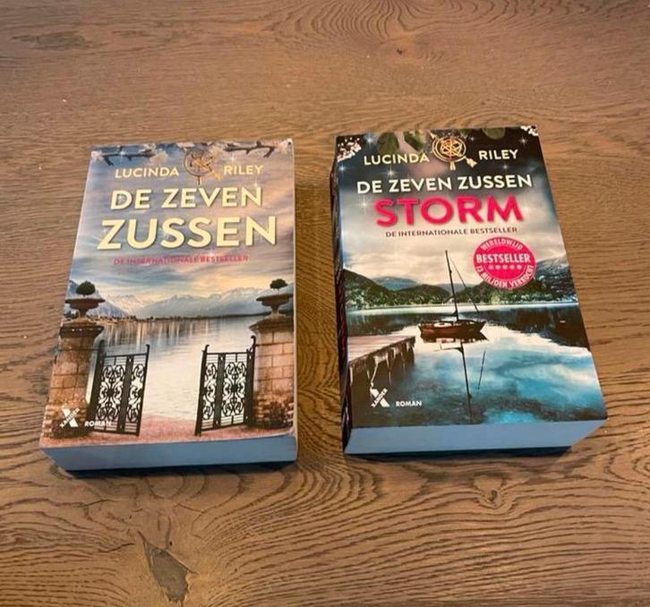 Lucinda Riley - De Zeven Zussen (2 delen), Boeken, Romans, Gelezen, Nederland, Ophalen of Verzenden