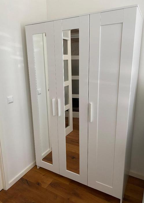Kledingkast Brimnes IKEA (3 deuren, wit, 117x190cm), Huis en Inrichting, Kasten | Kledingkasten, Zo goed als nieuw, 150 tot 200 cm