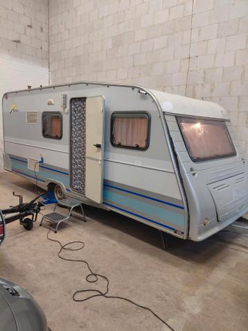 Grote 6 persoons caravan zonder kenteken/papieren 2004