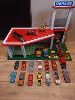 Te koop vintage garage met Dinky en Corgi Toys, Hobby en Vrije tijd, Modelauto's | 1:43, Ophalen of Verzenden, Zo goed als nieuw