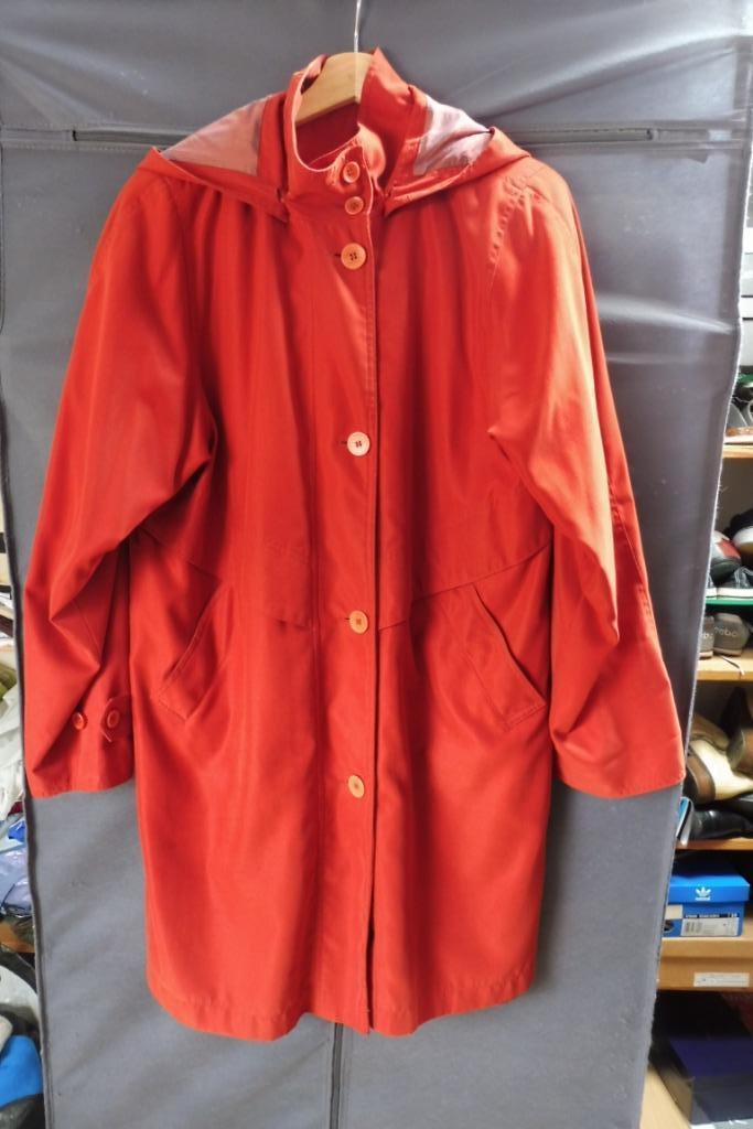 Rode tussenjas herfst met afknoopbare capuchon mt 38 40, Kleding | Dames, Jassen | Winter, Zo goed als nieuw, Maat 38/40 (M), Rood