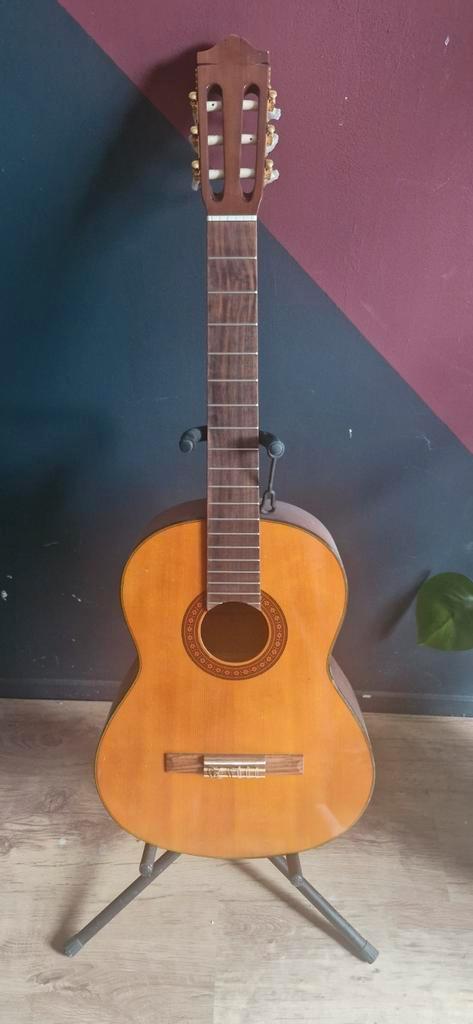 Spaanse gitaar - Yamaha C70 (met standaard), Muziek en Instrumenten, Snaarinstrumenten | Gitaren | Akoestisch, Zo goed als nieuw