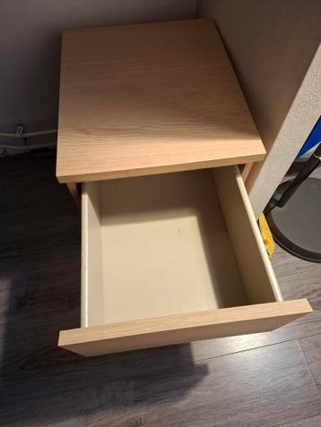 Gratis IKEA Malm nachtkastje - afbeelding 2