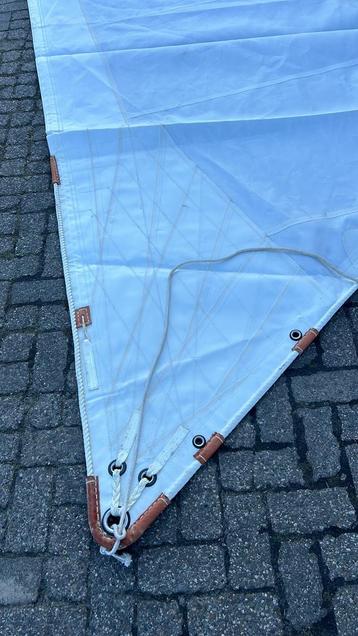 Diverse zeilen en toebehoren te koop.  beschikbaar voor biedingen