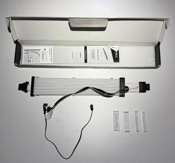 Lian Li Strimer Plus V2  beschikbaar voor biedingen