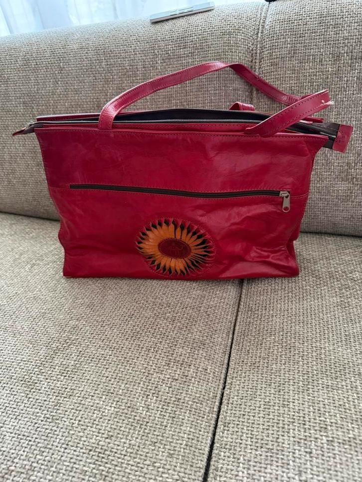 Prachtige nieuwe donkerroze leren schoudertas, Sieraden, Tassen en Uiterlijk, Tassen | Schoudertassen, Nieuw, Paars, Ophalen of Verzenden