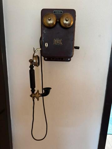Antieke wandtelefoon type A-PTT/industrieel/messing-deco beschikbaar voor biedingen
