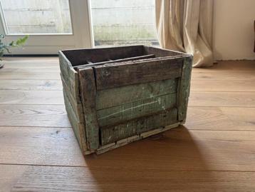 Oude houten kist beschikbaar voor biedingen