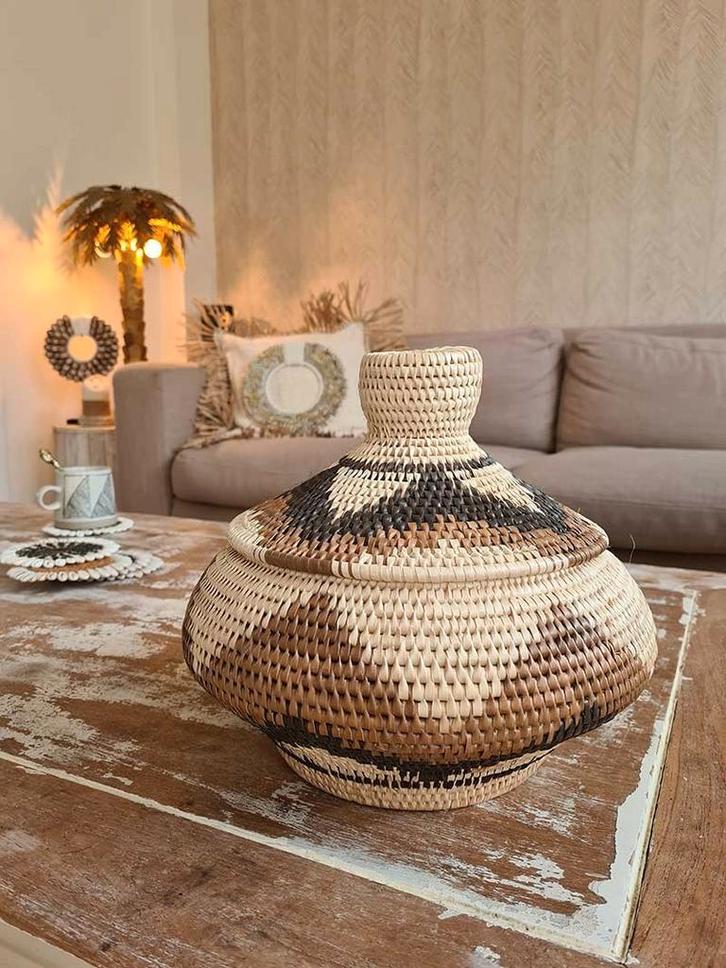 Palmblad mand uit Bali 1, Huis en Inrichting, Woonaccessoires | Schalen en Manden, Nieuw, Mand, Rond, Riet, Ophalen of Verzenden