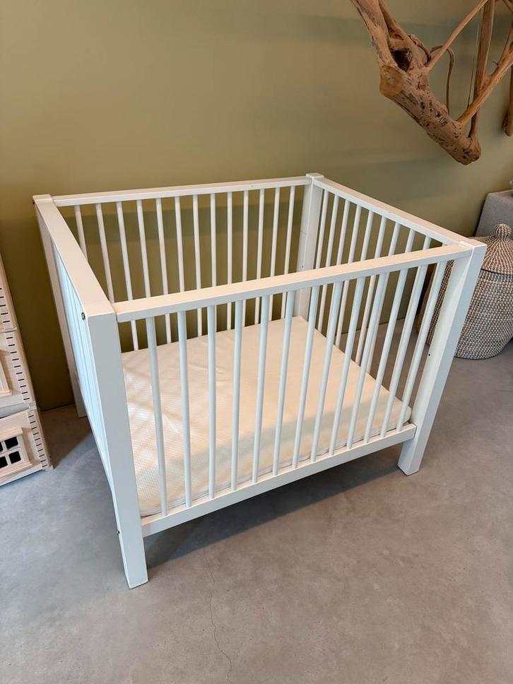 Timgro Witte Box met Matras en hoeslaken., Kinderen en Baby's, Boxen, Zo goed als nieuw, In hoogte verstelbaar, Ophalen