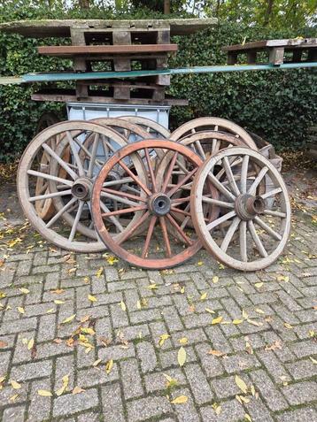 Karrewiel, Karrewielen, wagenwiel, oude kar,bolderwagen  beschikbaar voor biedingen