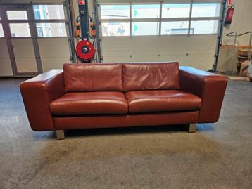 Bruin Lederen 2-Zits Bank beschikbaar voor biedingen