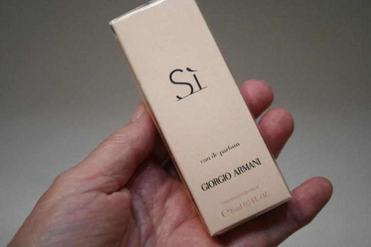 Travelspray Armani "SI"  EdP 15 ml, 100% origineel. Vapo, Sieraden, Tassen en Uiterlijk, Uiterlijk | Parfum, Nieuw, Verzenden