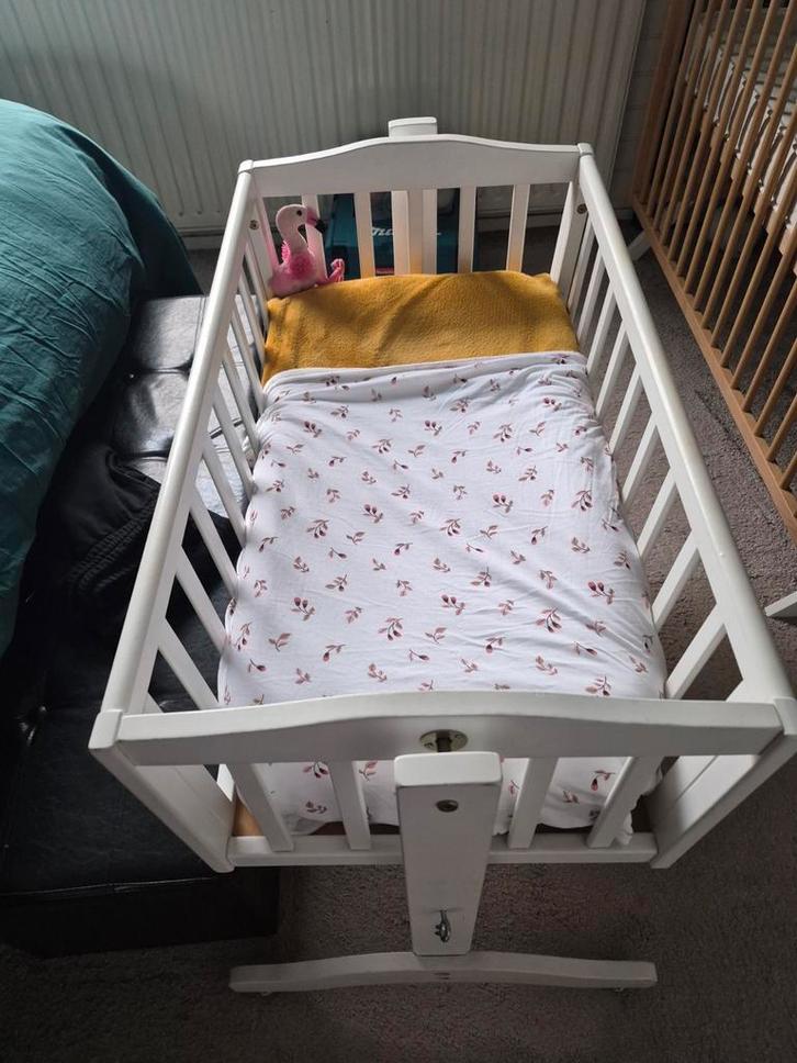 Ruim schommelwiegje, Kinderen en Baby's, Kinderkamer | Bedden, Zo goed als nieuw, Minder dan 140 cm, Minder dan 70 cm, Lattenbodem