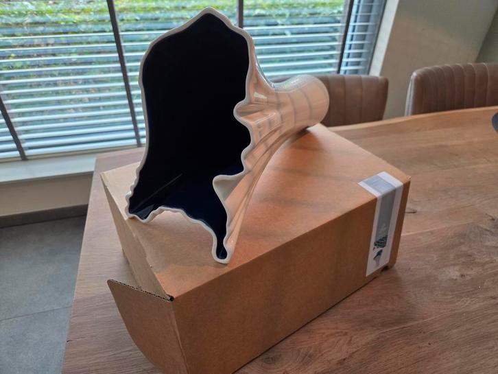 Vaas Royal Goedewaagen HOLLAND - Nieuw in doos!, Huis en Inrichting, Woonaccessoires | Vazen, Nieuw, Wit, Minder dan 50 cm, Aardewerk of Porselein