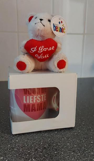 Een leuke, nieuwe voor de liefste mama mok met gratis knuffe beschikbaar voor biedingen