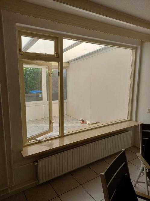 Aangeboden nog zeer goed kozijn., Doe-het-zelf en Verbouw, Kozijnen en Schuifpuien, Zo goed als nieuw, Raamkozijn, Hout, Ophalen