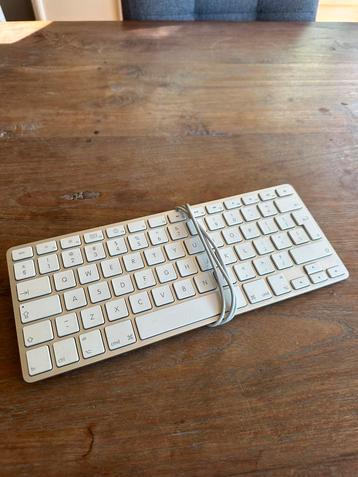 Apple Keyboard USB bedraad | goede staat beschikbaar voor biedingen