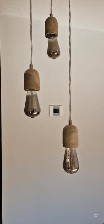 Industriële hanglamp beschikbaar voor biedingen