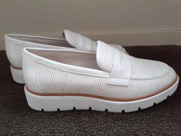 Nieuwe schoenen beschikbaar voor biedingen