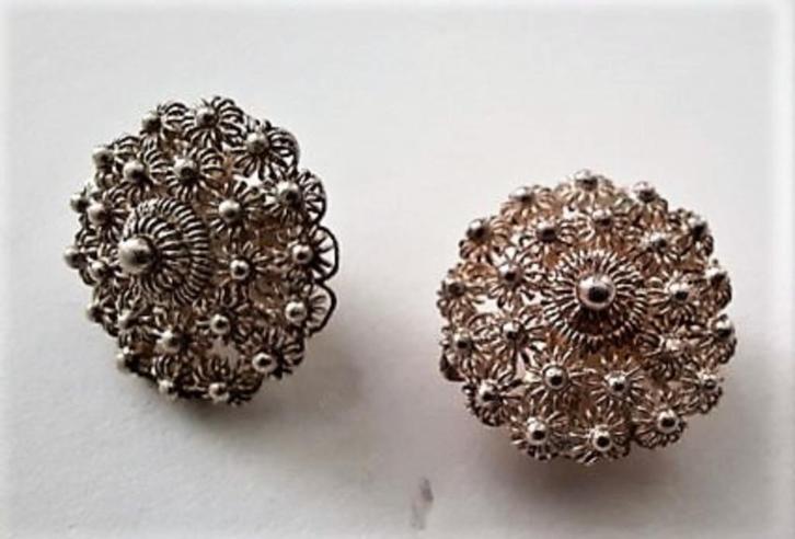 Mooie ronde oorbellen, clips met knoopjes bolletje (5489), Sieraden, Tassen en Uiterlijk, Oorbellen, Zo goed als nieuw, Overige materialen