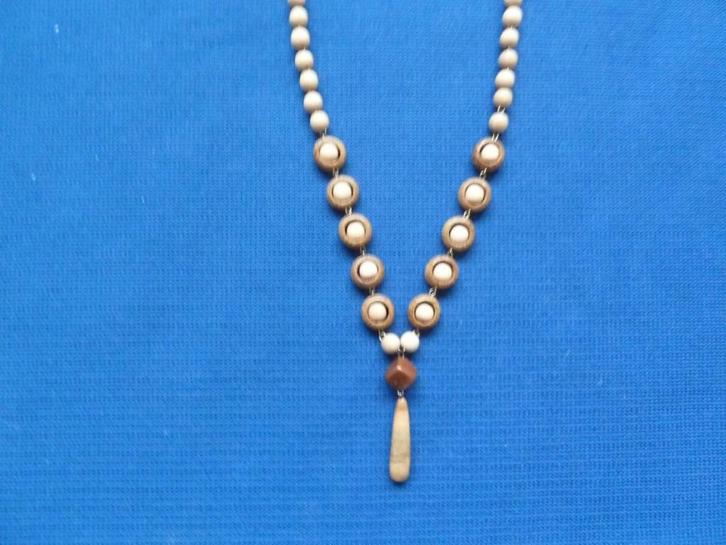 beige houten kralen ketting splinternieuw, Sieraden, Tassen en Uiterlijk, Kettingen, Nieuw, Overige materialen, Beige, Ophalen of Verzenden