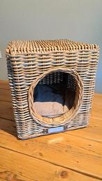 Katten - of hondenhuis / hocker met kussen, Ophalen of Verzenden, Zo goed als nieuw, Riet
