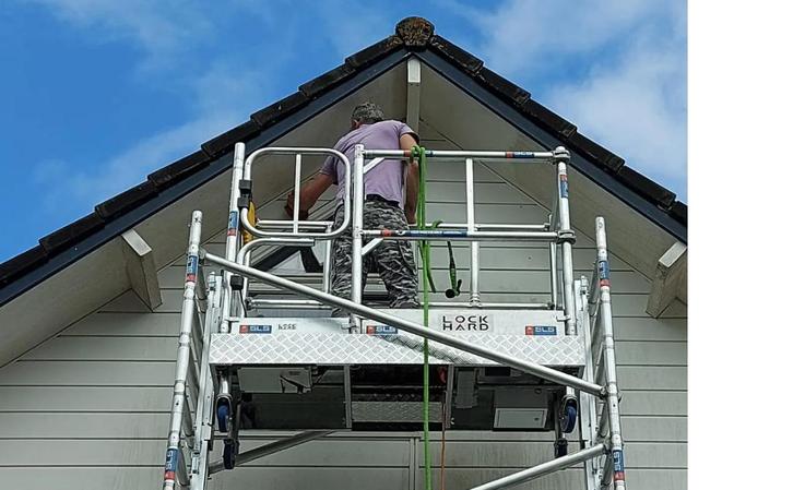 Rolsteiger lift 9 meter werkhoogte 1 meter breed, Doe-het-zelf en Verbouw, Steigers, Gebruikt, Rolsteiger of Kamersteiger, 5 meter of hoger