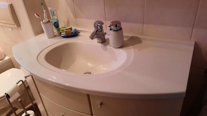 Gezocht: Pergamon wasbak/wastafel voor op badmeubel, Huis en Inrichting, Badkamer | Badkamermeubels, Gebruikt, Wasbak of Wastafel