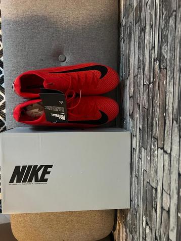 Voetbalschoenen beschikbaar voor biedingen