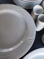 servies wit, Huis en Inrichting, Keuken | Servies, Ophalen, Zo goed als nieuw, Bord(en), Overige stijlen