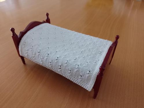 1:12 miniatuur sprei gebreid wit patroon 1, Verzamelen, Poppenhuizen en Toebehoren, Nieuw, Textiel, Ophalen of Verzenden