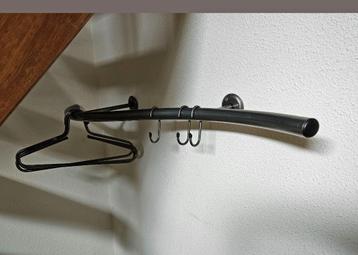 moderne kapstok beschikbaar voor biedingen