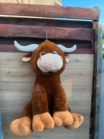Grote knuffel stier beschikbaar voor biedingen