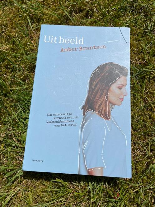 Amber Brantsen - Uit beeld, Boeken, Overige Boeken, Zo goed als nieuw, Ophalen of Verzenden