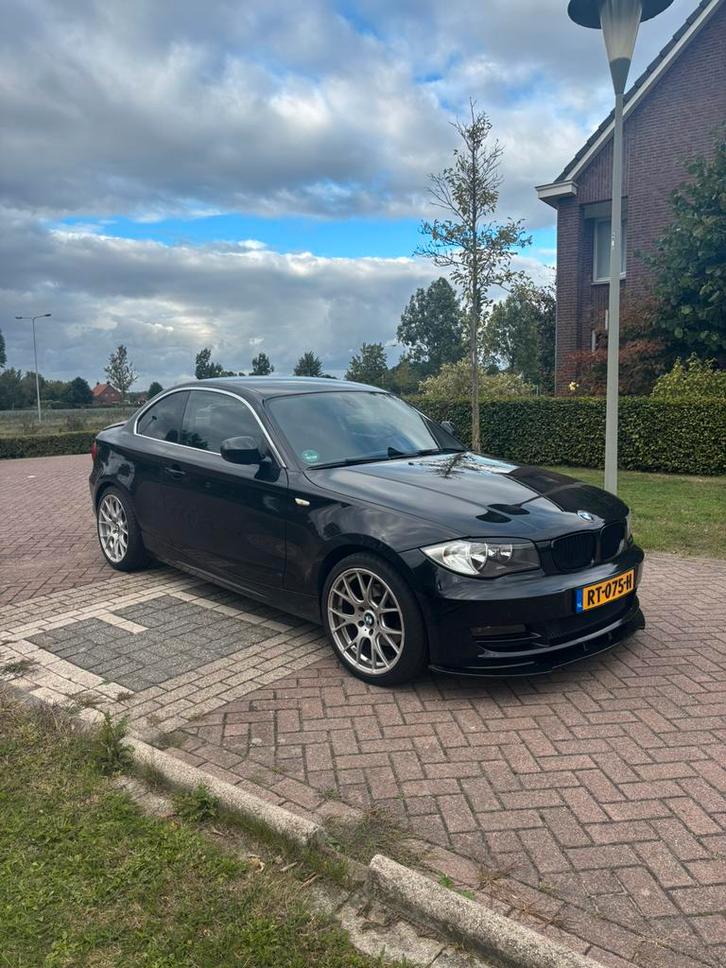 BMW e82 1-Serie 2.0 120I Coupe 2010 Zwart| Motor gereviseerd, Auto's, BMW, Particulier, 1-Serie, Centrale vergrendeling, Cruise Control