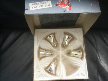 Doosje oude kerstklokjes. beschikbaar voor biedingen