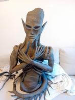 Alien beeld van kranten en tape, Ophalen