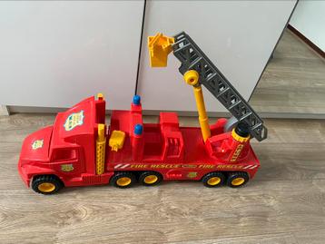 Brandweerwagen auto met laadklep beschikbaar voor biedingen