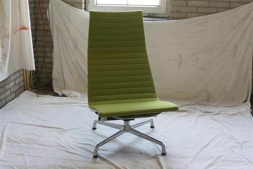 Originele Vitra Charles Eames EA 124 Hopsak Fauteuil Limoen, Huis en Inrichting, Fauteuils, Zo goed als nieuw, Metaal, Stof, 75 tot 100 cm