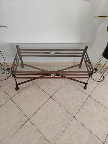 Vintage Salontafel met Glazen Blad beschikbaar voor biedingen