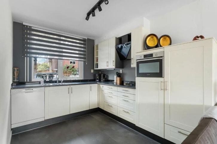 Crème hoekkeuken met inbouwapparatuur, Huis en Inrichting, Keuken | Complete keukens, Gebruikt, Hoekkeuken, Crème, Kunststof, Ophalen