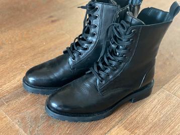 Nieuwe schoenen, laarzen. 40 beschikbaar voor biedingen