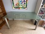Mat glazen bureau tafel met mat metalen poten, Huis en Inrichting, Bureaus, Ophalen, Zo goed als nieuw, Bureau