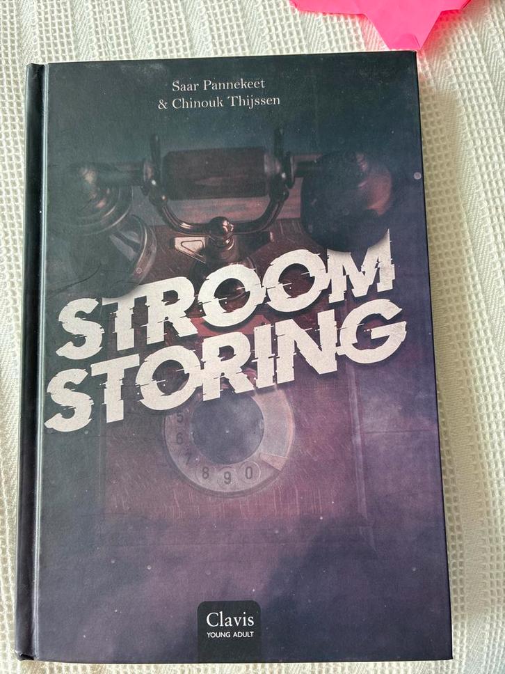 Stroomstoring - Saar Pannekeet & Chinouk Thijssen, Boeken, Kinderboeken | Jeugd | 13 jaar en ouder, Zo goed als nieuw, Fictie