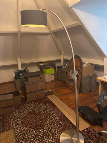 Mooie Booglamp met Kap beschikbaar voor biedingen