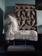 Beeld steen paard op statief, Ophalen, Nieuw